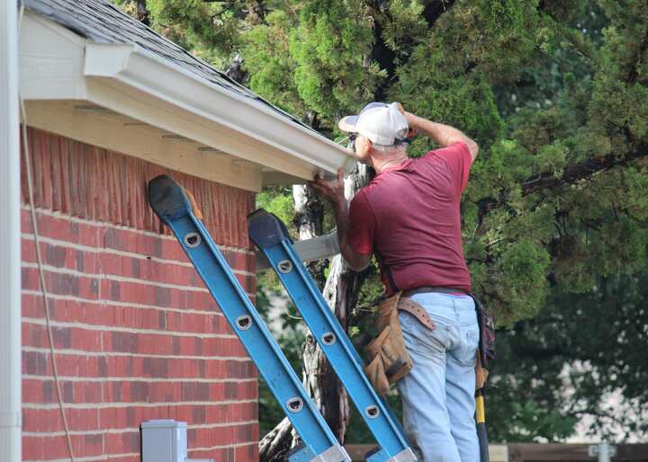 Emergency roof repairs some times include gutter repairs in Fort Walton Beach, FL.